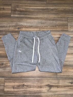 Under Armour Women’s Gray Heather Jogger Sweatpants